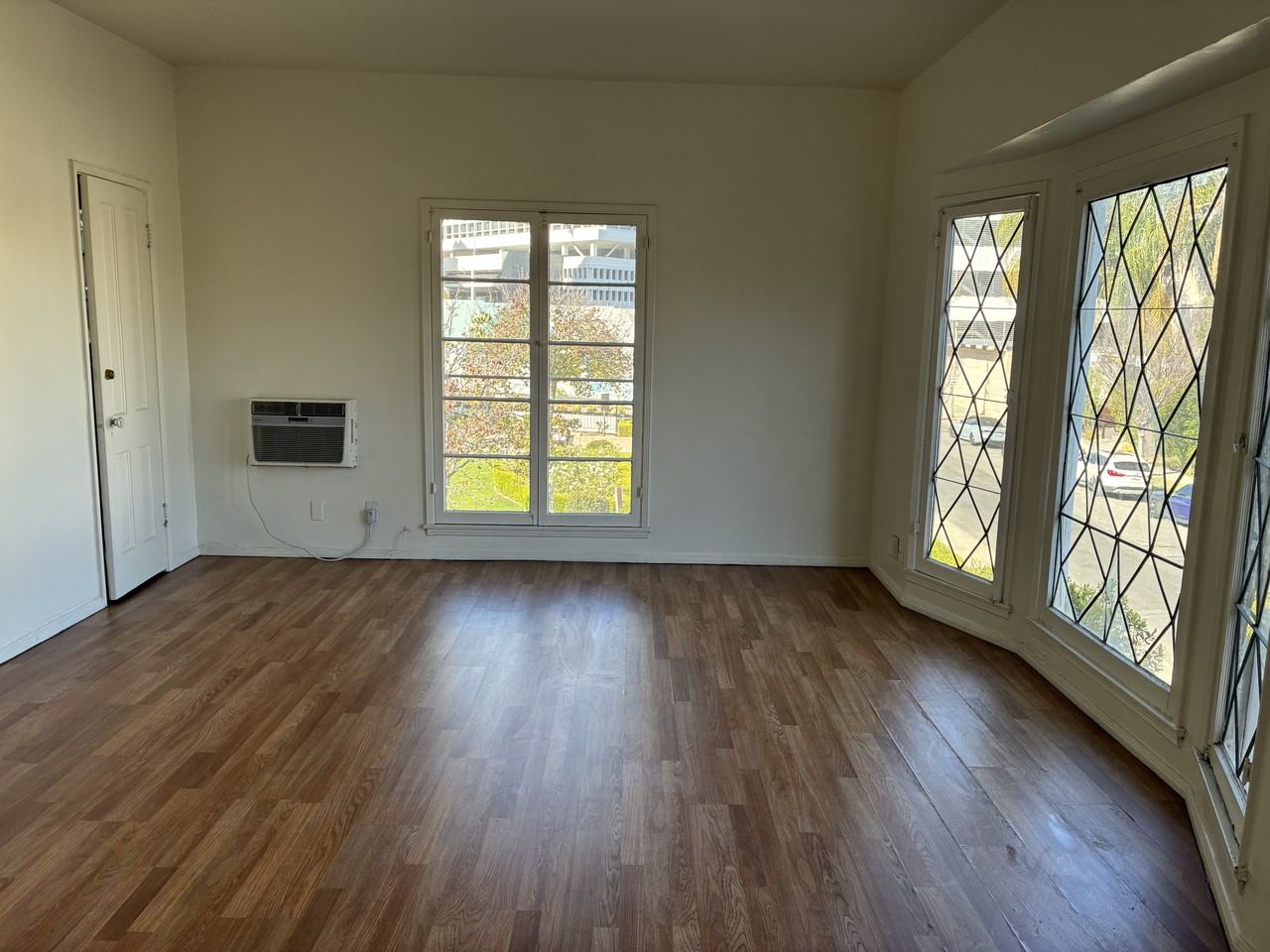 133 S Reeves Dr #C - Photo 2 of 11