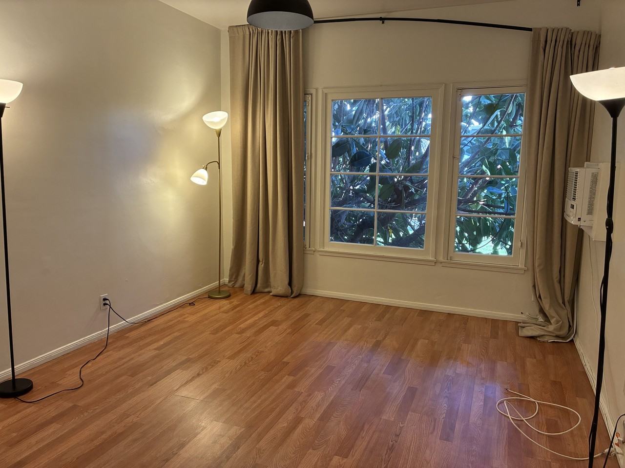 133 S Reeves Dr #C - Photo 6 of 11