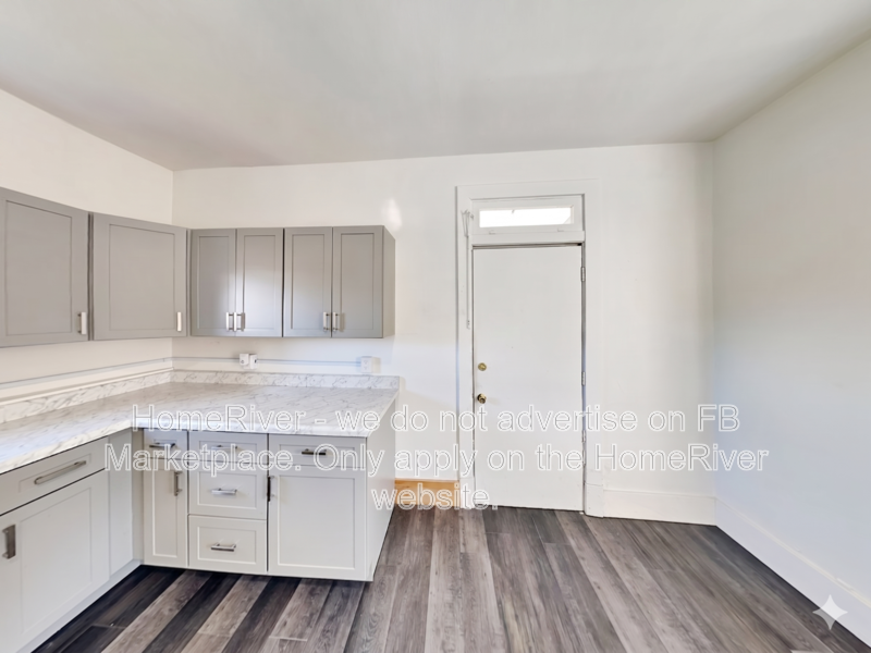 522 Division St - Photo 4 of 17