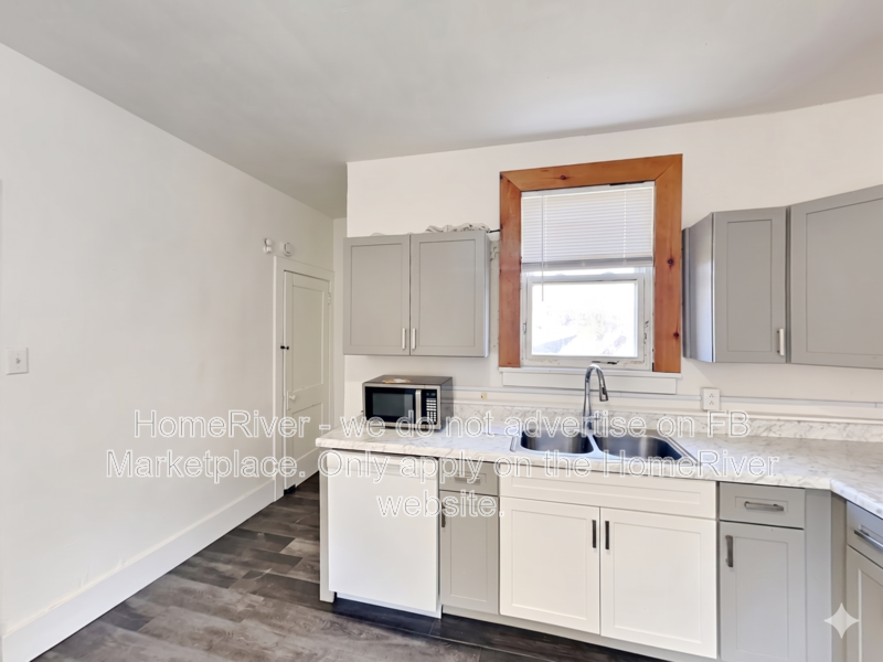 522 Division St - Photo 5 of 17