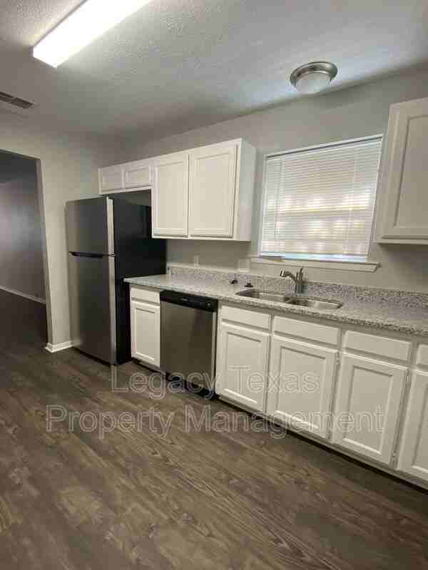 1302 Berry Dr #A - Photo 3 of 14