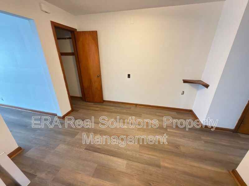 9494 Reading Rd - Photo 5 of 9