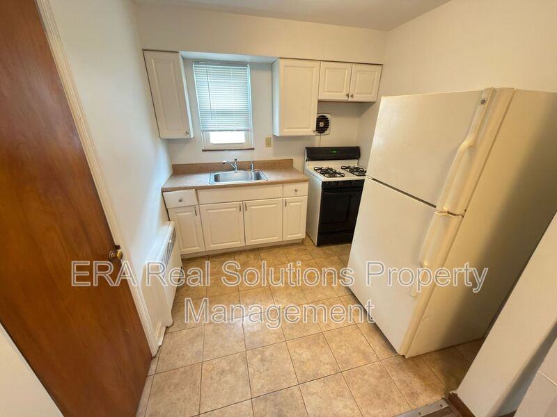 9494 Reading Rd - Photo 6 of 9