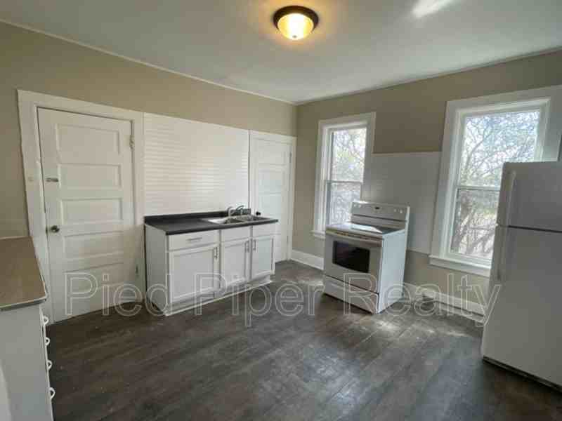 434 1/2 S State Ave - Photo 2 of 24