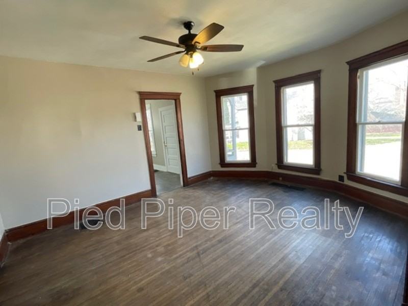 434 1/2 S State Ave - Photo 3 of 24
