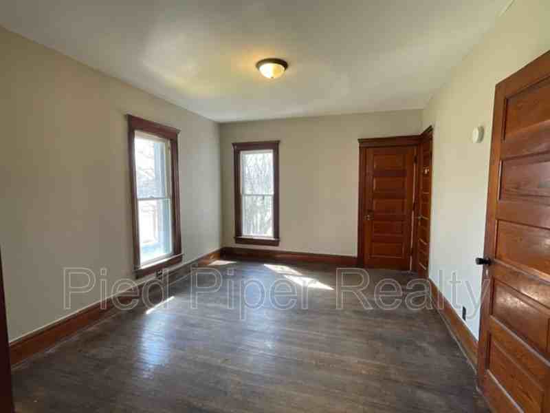 434 1/2 S State Ave - Photo 4 of 24