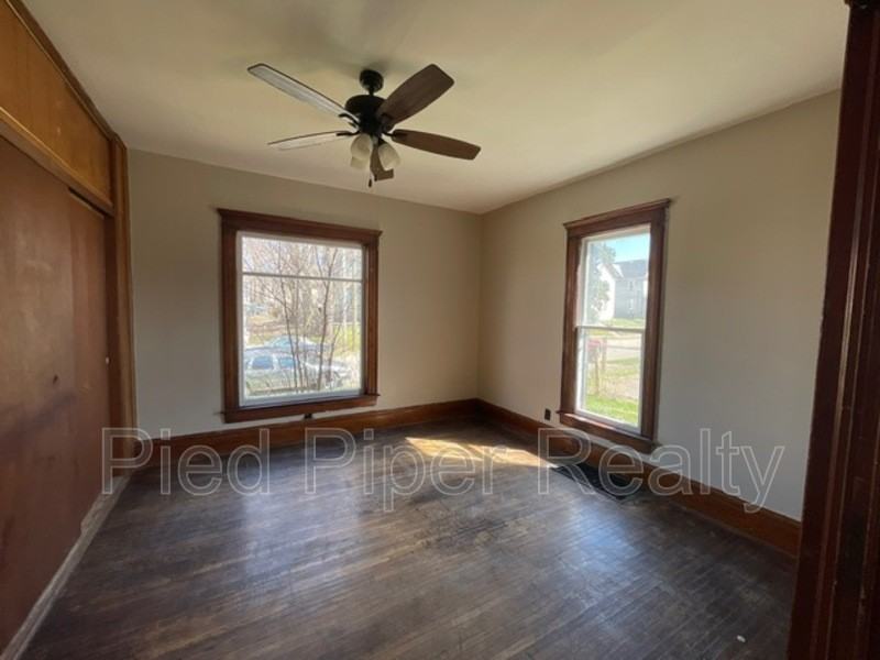 434 1/2 S State Ave - Photo 5 of 24