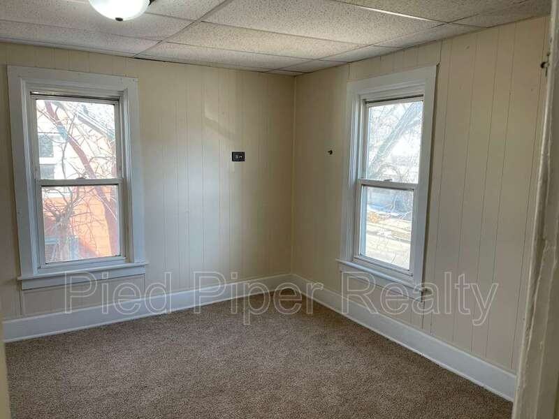 320 W Clark St - Photo 2 of 15