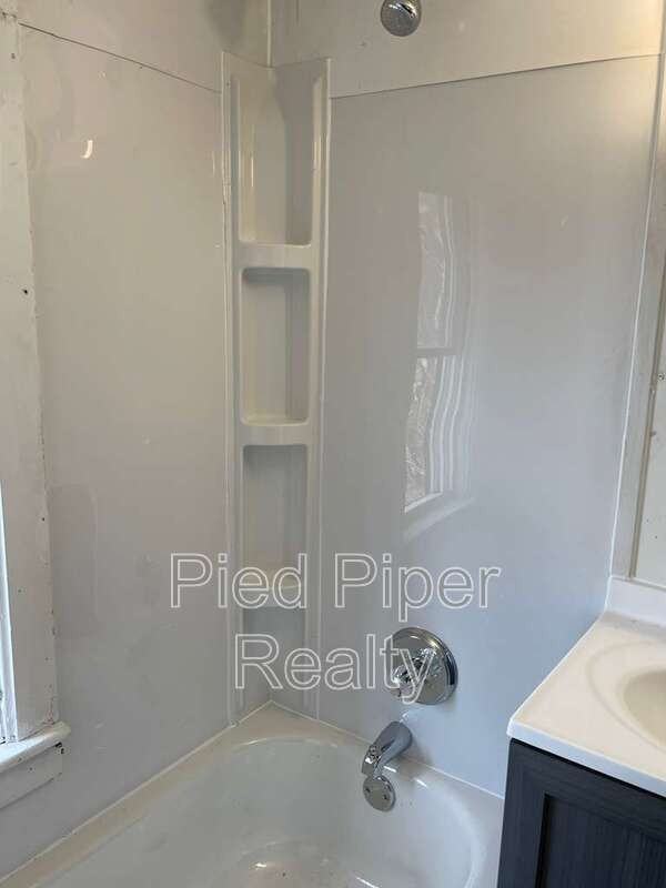 320 W Clark St - Photo 4 of 15