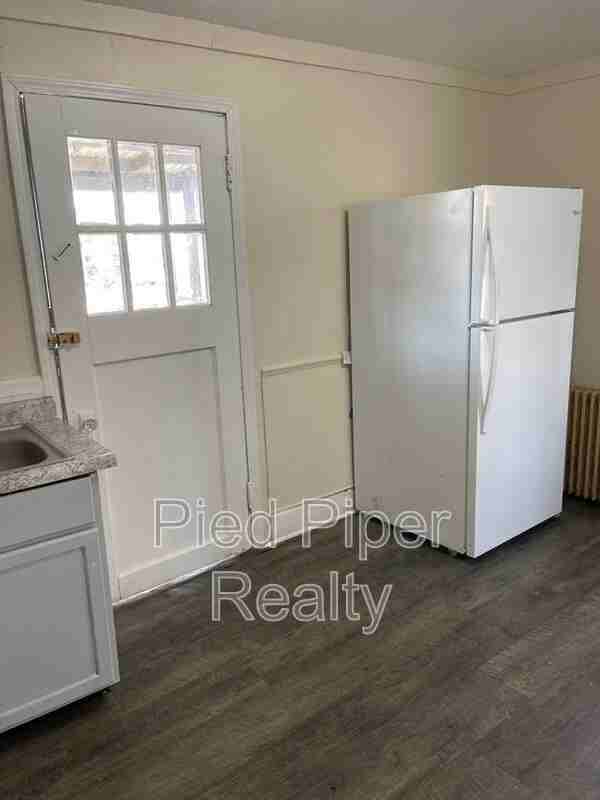 320 W Clark St - Photo 6 of 15