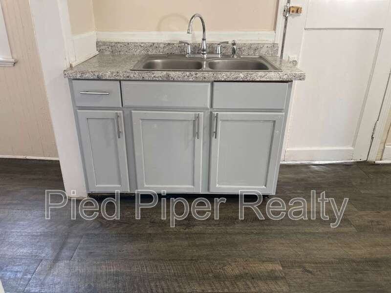 320 W Clark St - Photo 7 of 15