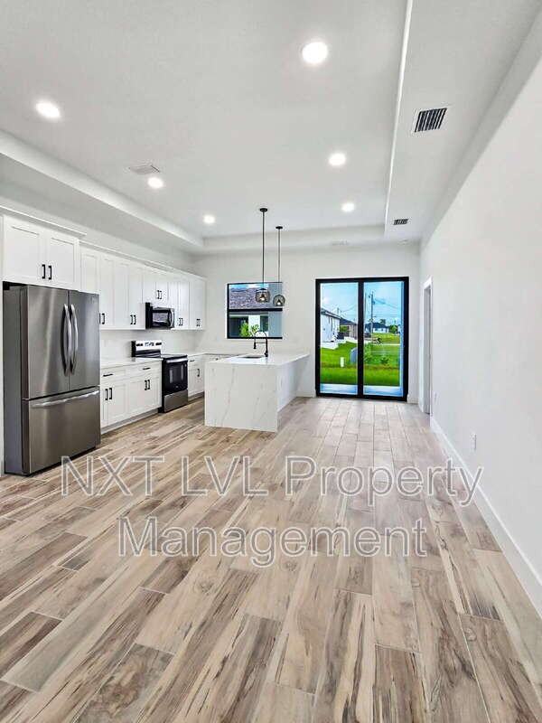 4113 Kismet Pkwy W - Photo 6 of 34