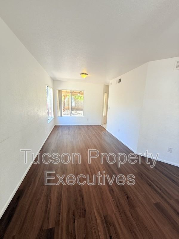 9472 N Albatross Dr - Photo 7 of 30