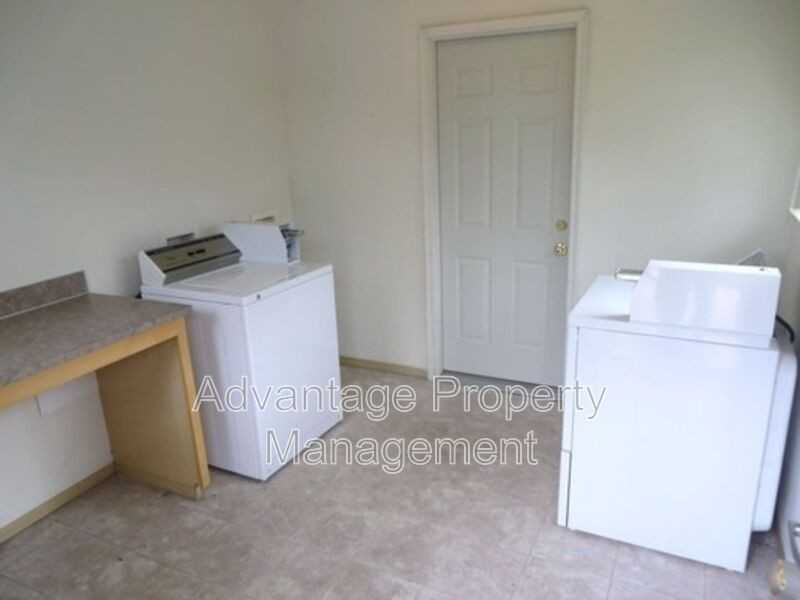 739 Jackson St W #3 - Photo 3 of 16