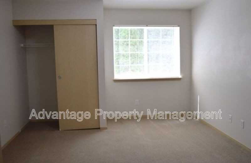 739 Jackson St W #3 - Photo 4 of 16