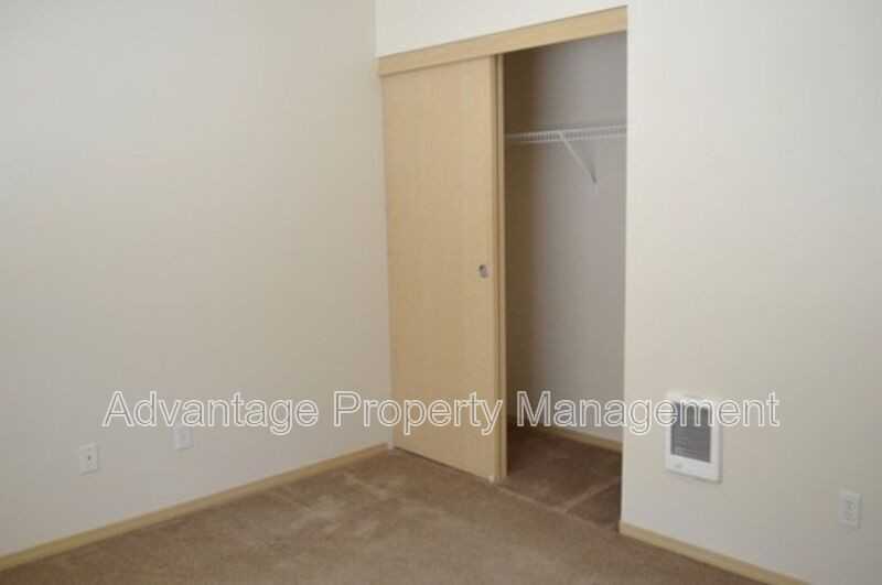 739 Jackson St W #3 - Photo 7 of 16