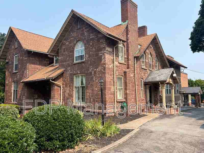 660 East Ave #206 - Photo 6 of 12