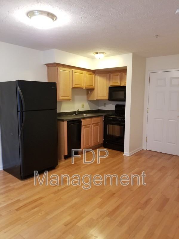 660 East Ave #205 - Photo 3 of 13