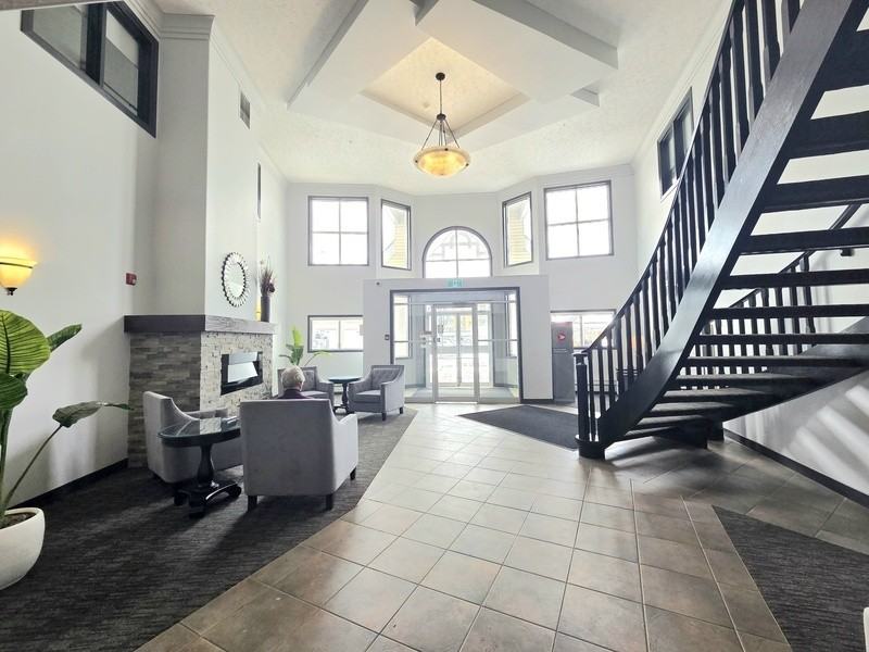 10221 111 St Nw #405 - Photo 3 of 20