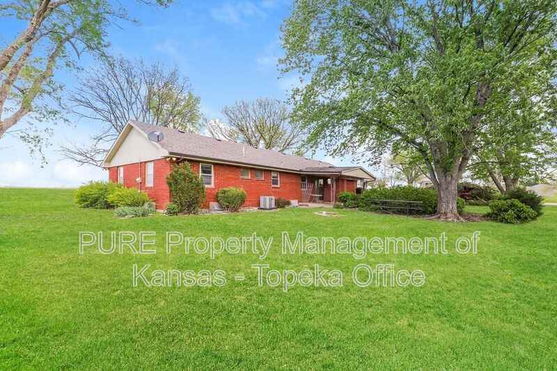 3445 Se 45th St - Photo 3 of 19