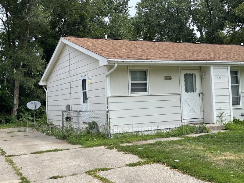 822 Hartford Ave - Photo 2 of 17