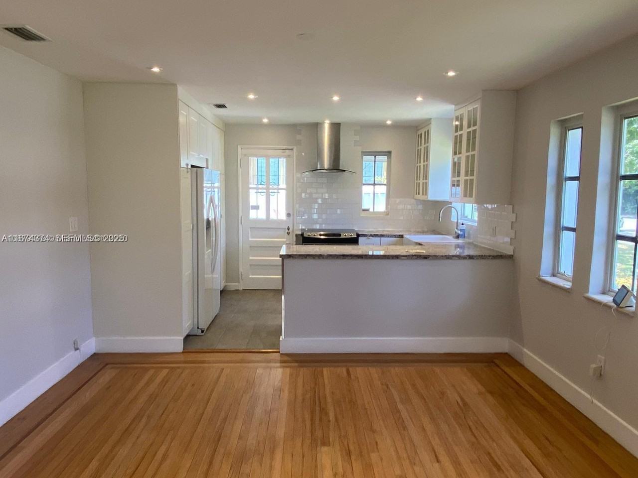 668 Northeast 72nd Terrace - Photo 4 of 33