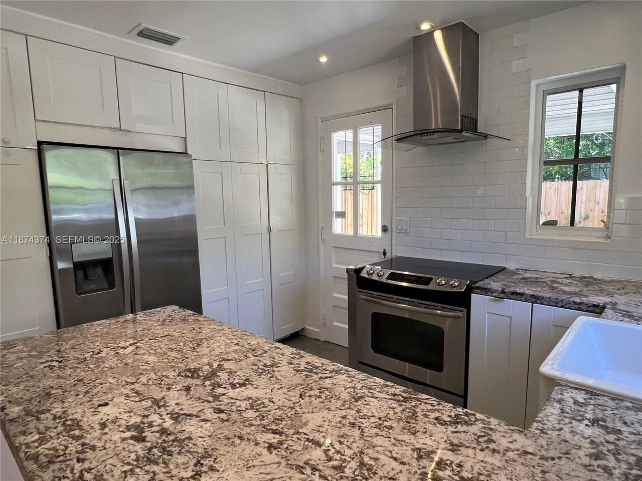 668 Northeast 72nd Terrace - Photo 6 of 33