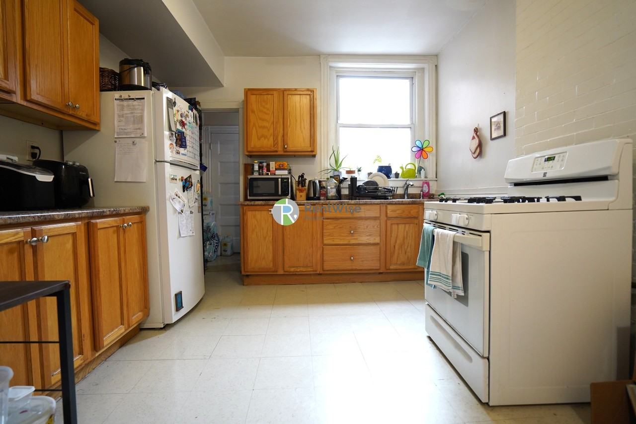 10 Foster St #2 - Photo 5 of 22