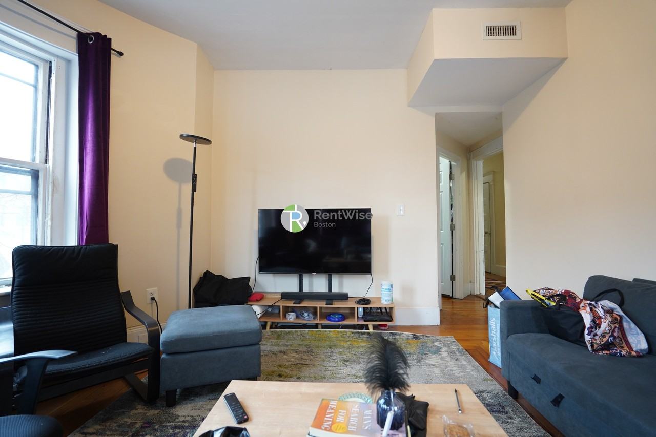 174 Harvard St #2 - Photo 3 of 19
