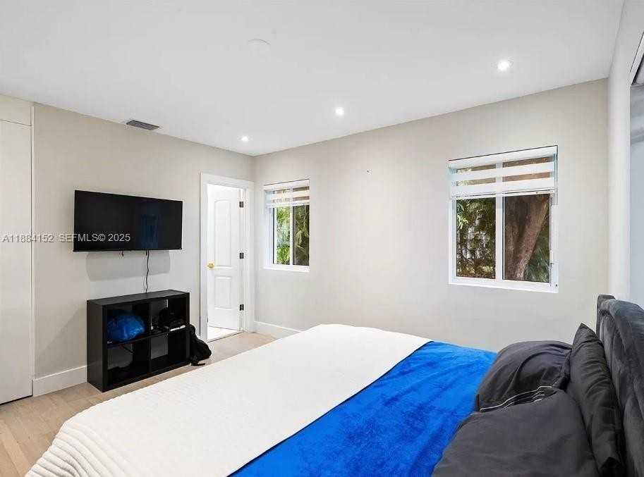 117 Northeast 95th Street - Photo 7 of 25