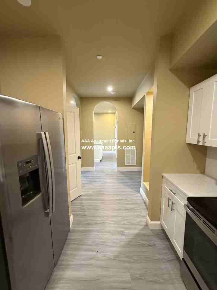 Washington Ave #17 - Photo 4 of 18