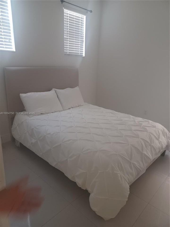 936 Northeast 191st Terrace - Photo 3 of 14