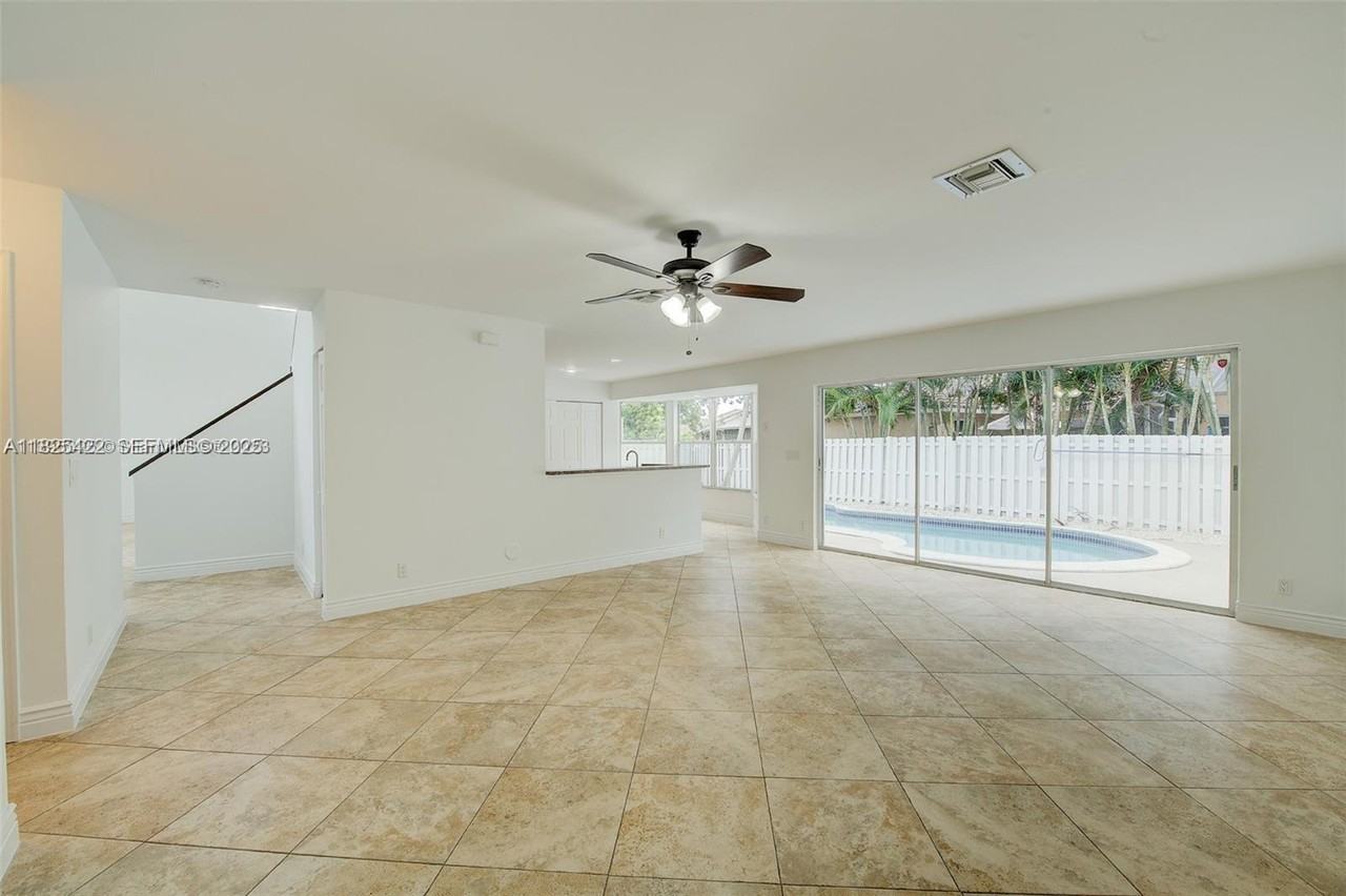 1127 Southwest 104th Way - Photo 2 of 40