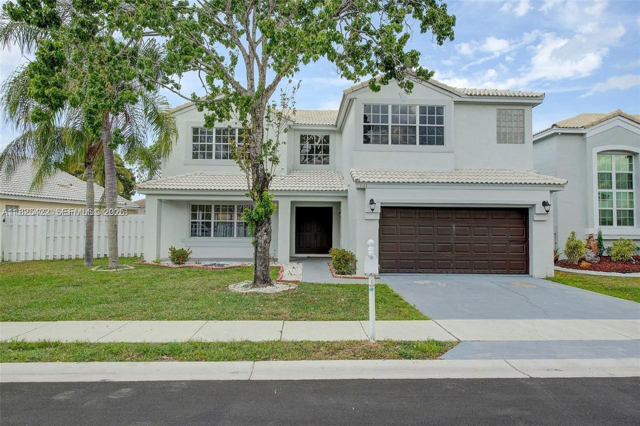 1127 Southwest 104th Way - Photo 5 of 40