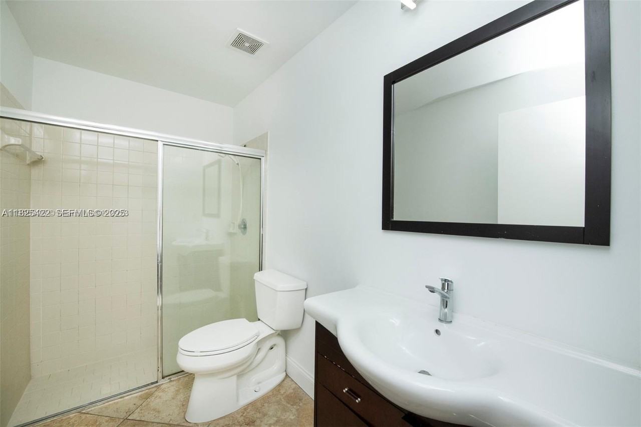 1127 Southwest 104th Way - Photo 7 of 40