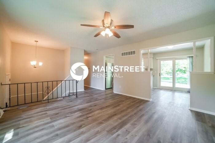 601 S Central St - Photo 5 of 17