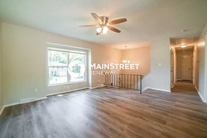 601 S Central St - Photo 6 of 17