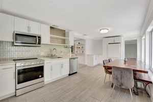 featured image of 701 Northeast 8th Street