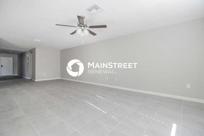 127 Tulip Ln - Photo 4 of 16