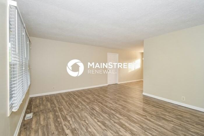 4900 Libby Ln - Photo 2 of 16