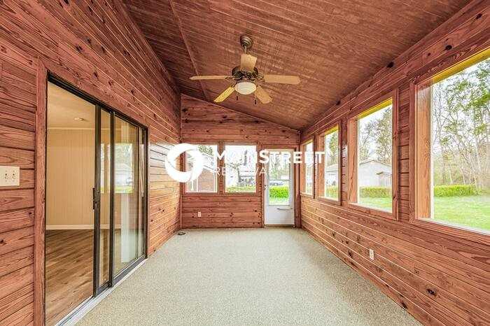 212 Meadowview Dr - Photo 7 of 16