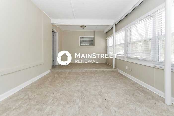 6104 Holiday Blvd - Photo 2 of 15