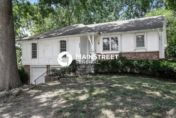 404 Meadow Ln - Photo 4 of 17