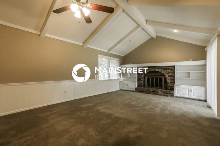 404 Meadow Ln - Photo 5 of 17