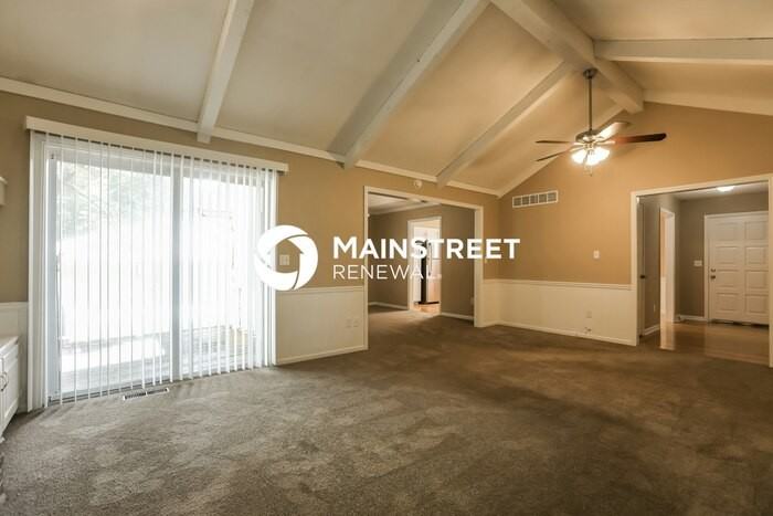 404 Meadow Ln - Photo 6 of 17