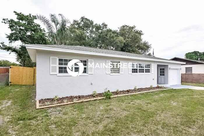 510 Longfellow Blvd - Photo 2 of 15