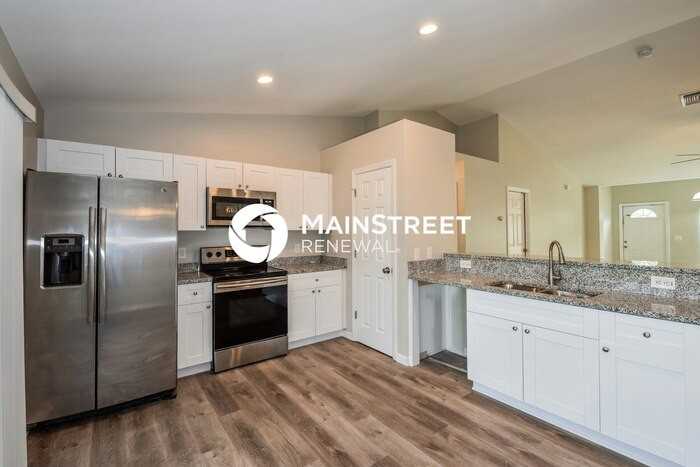 814 Crystal Ave S - Photo 7 of 16