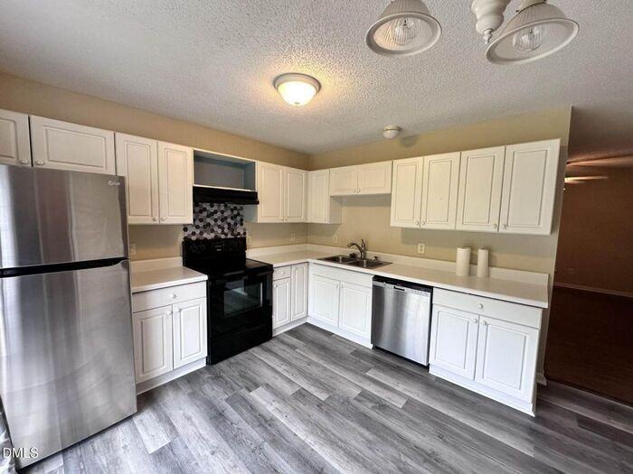 2112 Walnut Bluffs Ln - Photo 3 of 12