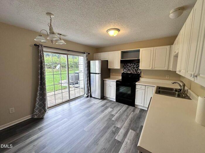 2112 Walnut Bluffs Ln - Photo 4 of 12