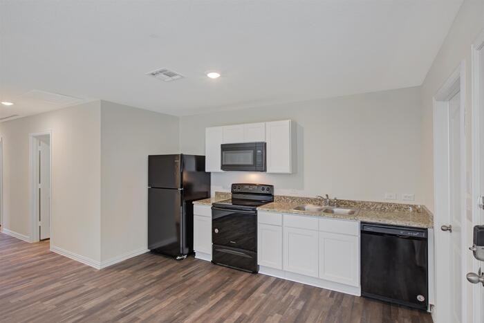 2209 8th St #A - Photo 2 of 14